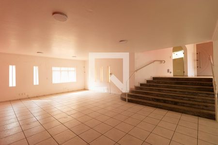 Casa à venda com 295m², 4 quartos e 16 vagas Casa à venda com 295m², 4 quartos e 16 vagasSalas