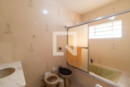 Casa à venda com 295m², 4 quartos e 16 vagas Casa à venda com 295m², 4 quartos e 16 vagasBanheiro da Suíte 02