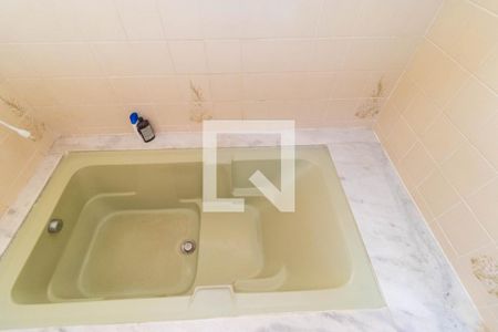 Casa à venda com 295m², 4 quartos e 16 vagas Casa à venda com 295m², 4 quartos e 16 vagasBanheiro da Suíte 02