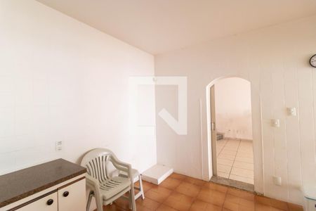 Casa à venda com 295m², 4 quartos e 16 vagas Casa à venda com 295m², 4 quartos e 16 vagasCozinha