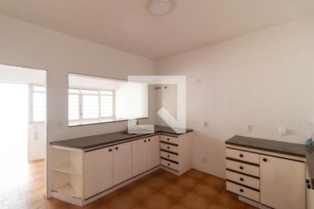 Casa à venda com 295m², 4 quartos e 16 vagas Casa à venda com 295m², 4 quartos e 16 vagasCozinha