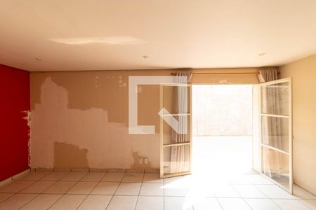 Casa à venda com 295m², 4 quartos e 16 vagas Casa à venda com 295m², 4 quartos e 16 vagasQuarto 01