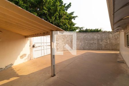 Casa à venda com 295m², 4 quartos e 16 vagas Casa à venda com 295m², 4 quartos e 16 vagasGaragem