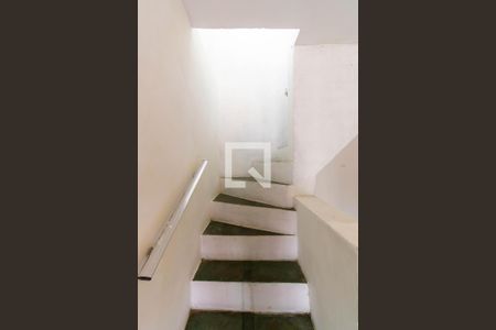 Escada de casa para alugar com 2 quartos, 95m² em Jardim Vera Cruz(zona Leste), São Paulo