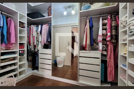 Casa à venda com 200m², 4 quartos e 4 vagasCloset