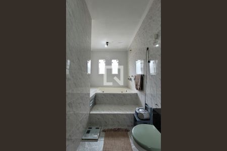 Casa à venda com 200m², 4 quartos e 4 vagasBanheiro da suíte