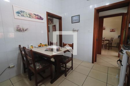 Casa à venda com 360m², 3 quartos e 6 vagasCozinha 