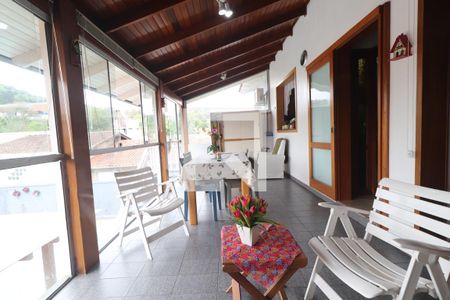 Casa à venda com 360m², 3 quartos e 6 vagasÁrea externa 