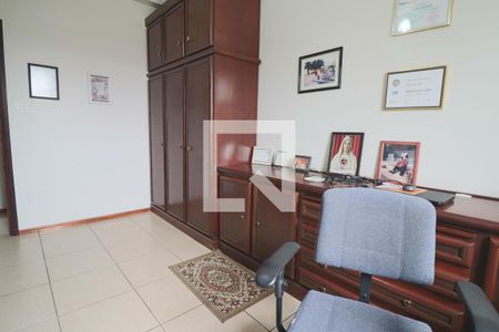 Casa à venda com 360m², 3 quartos e 6 vagasEscritório