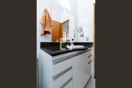 Casa à venda com 220m², 4 quartos e 3 vagasBanheiro social