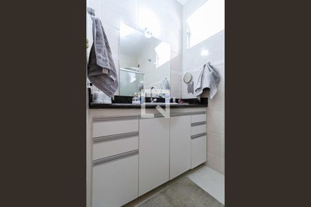 Casa à venda com 220m², 4 quartos e 3 vagasBanheiro da suíte