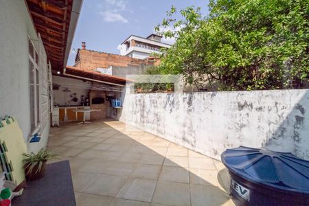 Casa à venda com 220m², 4 quartos e 3 vagasQuintal