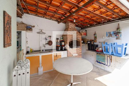 Casa à venda com 220m², 4 quartos e 3 vagasQuintal