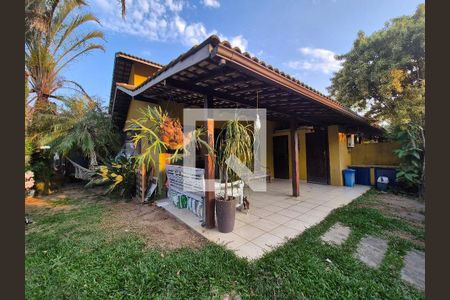 Casa de condomínio à venda com 126m², 4 quartos e 2 vagasFachada interna