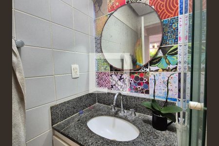 Casa de condomínio à venda com 126m², 4 quartos e 2 vagasBanheiro 2