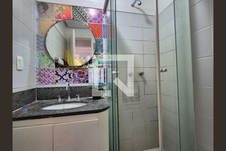 Casa de condomínio à venda com 126m², 4 quartos e 2 vagasBanheiro 2