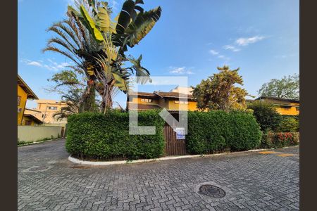 Casa de condomínio à venda com 126m², 4 quartos e 2 vagasFachada