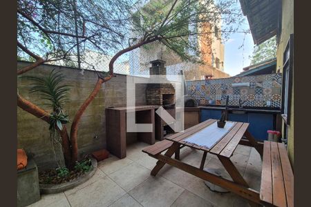 Casa de condomínio à venda com 126m², 4 quartos e 2 vagasVaranda gourmet