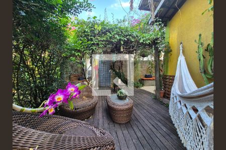 Casa de condomínio à venda com 126m², 4 quartos e 2 vagasÁrea externa