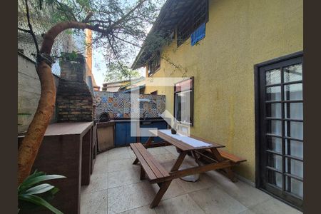 Casa de condomínio à venda com 126m², 4 quartos e 2 vagasVaranda gourmet