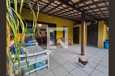 Casa de condomínio à venda com 126m², 4 quartos e 2 vagasVaranda
