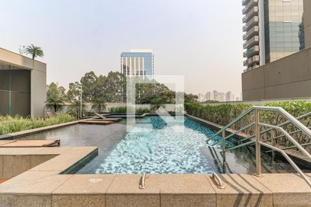 Studio à venda com 33m², 1 quarto e 1 vaga Studio à venda com 33m², 1 quarto e 1 vagaÁrea comum - Piscina