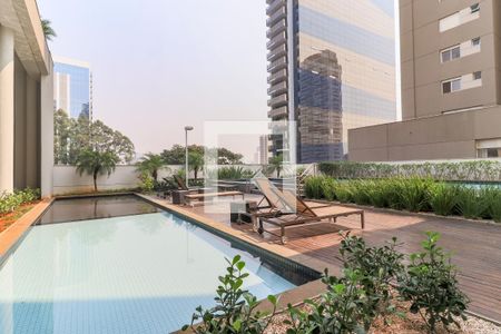 Studio à venda com 33m², 1 quarto e 1 vaga Studio à venda com 33m², 1 quarto e 1 vagaÁrea comum - Piscina