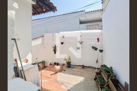 Casa à venda com 200m², 5 quartos e 4 vagas Casa à venda com 200m², 5 quartos e 4 vagasQuintal