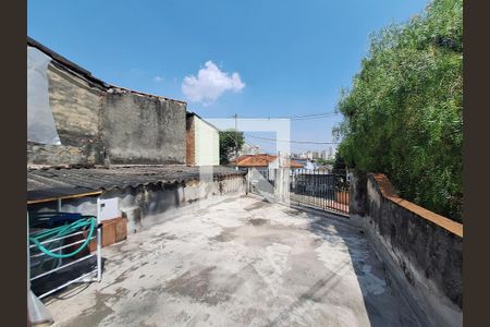 Casa à venda com 200m², 5 quartos e 4 vagas Casa à venda com 200m², 5 quartos e 4 vagasvaranda