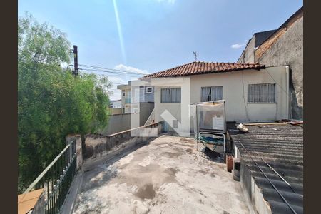 Casa à venda com 200m², 5 quartos e 4 vagas Casa à venda com 200m², 5 quartos e 4 vagasvaranda