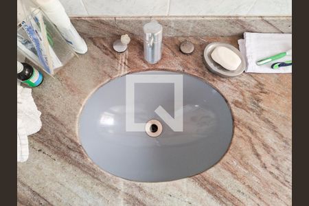 Casa à venda com 200m², 5 quartos e 4 vagas Casa à venda com 200m², 5 quartos e 4 vagasBanheiro