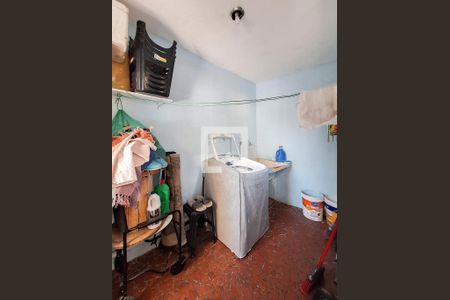 Casa à venda com 200m², 5 quartos e 4 vagas Casa à venda com 200m², 5 quartos e 4 vagasÁrea de Serviço casa 2