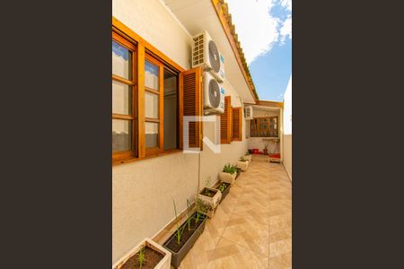 Casa à venda com 160m², 3 quartos e 3 vagas Casa à venda com 160m², 3 quartos e 3 vagasÁrea externa