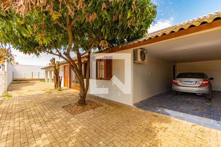 Casa à venda com 160m², 3 quartos e 3 vagas Casa à venda com 160m², 3 quartos e 3 vagasÁrea externa