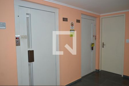 Apartamento à venda com 45m², 1 quarto e 1 vagaElevadores