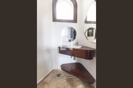 Casa à venda com 300m², 3 quartos e 2 vagasLavabo