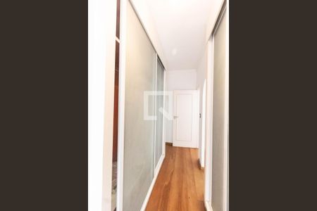 Casa à venda com 300m², 3 quartos e 2 vagasCloset