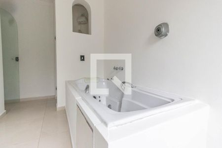 Casa à venda com 300m², 3 quartos e 2 vagasSuíte