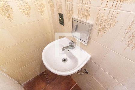 Casa à venda com 300m², 3 quartos e 2 vagasBanheiro de serviço