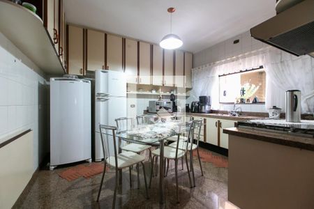 Casa à venda com 375m², 4 quartos e 3 vagasCozinha - Armários