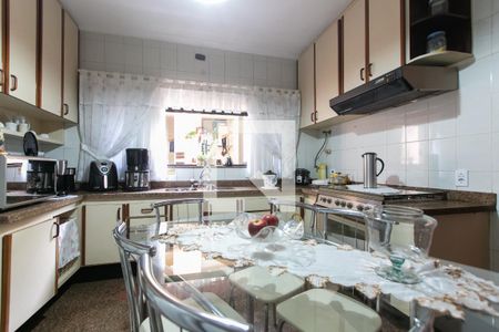 Casa à venda com 375m², 4 quartos e 3 vagasCozinha - Armários