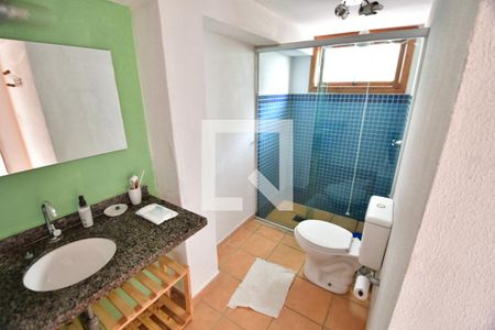 Casa à venda com 350m², 3 quartos e 4 vagasBanheiro de Serviço