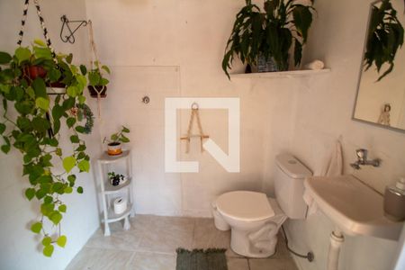 Casa à venda com 250m², 5 quartos e 5 vagasBanheiro de Serviço