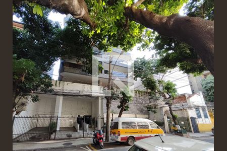 Apartamento à venda com 140m², 2 quartos e 2 vagasFachada e portaria