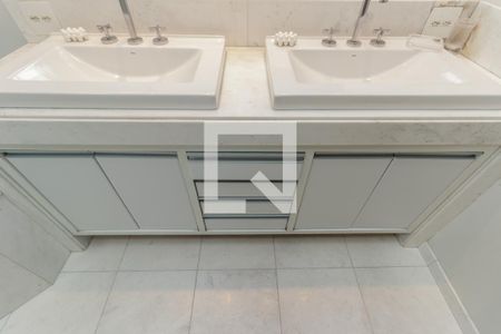 Apartamento para alugar com 250m², 3 quartos e 2 vagas Apartamento para alugar com 250m², 3 quartos e 2 vagasBanheiro 1 - Suíte