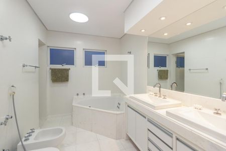 Apartamento para alugar com 250m², 3 quartos e 2 vagas Apartamento para alugar com 250m², 3 quartos e 2 vagasBanheiro 1 - Suíte