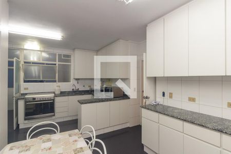 Apartamento para alugar com 250m², 3 quartos e 2 vagas Apartamento para alugar com 250m², 3 quartos e 2 vagasCozinha