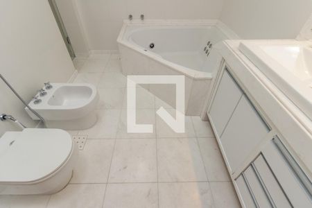 Apartamento para alugar com 250m², 3 quartos e 2 vagas Apartamento para alugar com 250m², 3 quartos e 2 vagasBanheiro 1 - Suíte