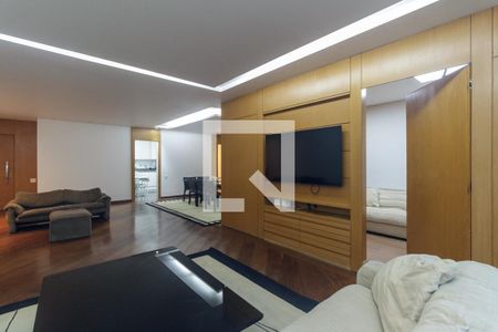 Apartamento para alugar com 250m², 3 quartos e 2 vagas Apartamento para alugar com 250m², 3 quartos e 2 vagasSala