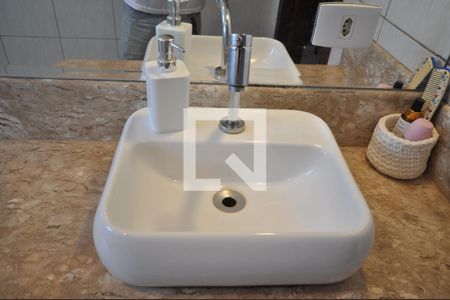 Casa à venda com 220m², 3 quartos e 2 vagasBanheiro